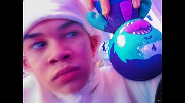 Painting a Kidrobot Munny due to boredom (SaTiSfYiNg)