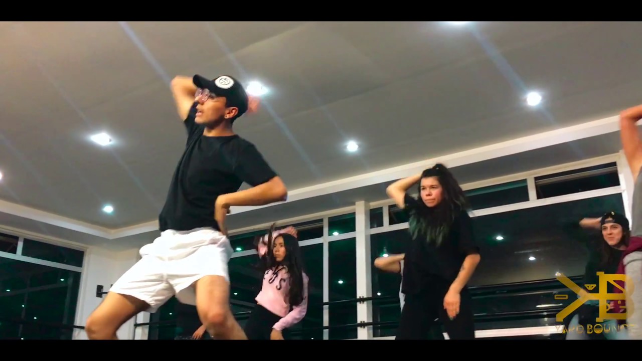 The bounce - Marcy Chin | Sergio Corredor. Yard Bounce. camera iphone 8 plus apk