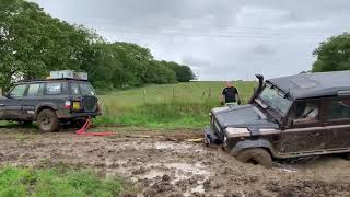 Nissan patrol y61 rescuing land rover defender