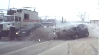 Russian Car Crashes Compilation 21 12 2016 Russische autounfälle