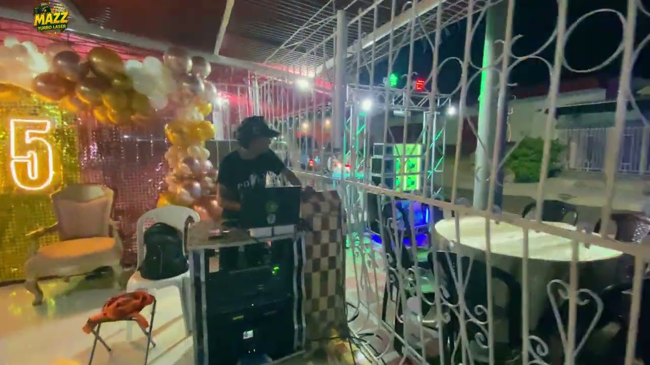 Asi nos veíamos en la avenida Donado, Calle 19 carrera 13, Cubriendo una fiesta quince años