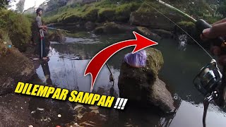 Gak Ada Akhlak !!! Lagi Asik Mancing Dilempar SAMPAH Dari Atas Jembatan 😡 #shorts