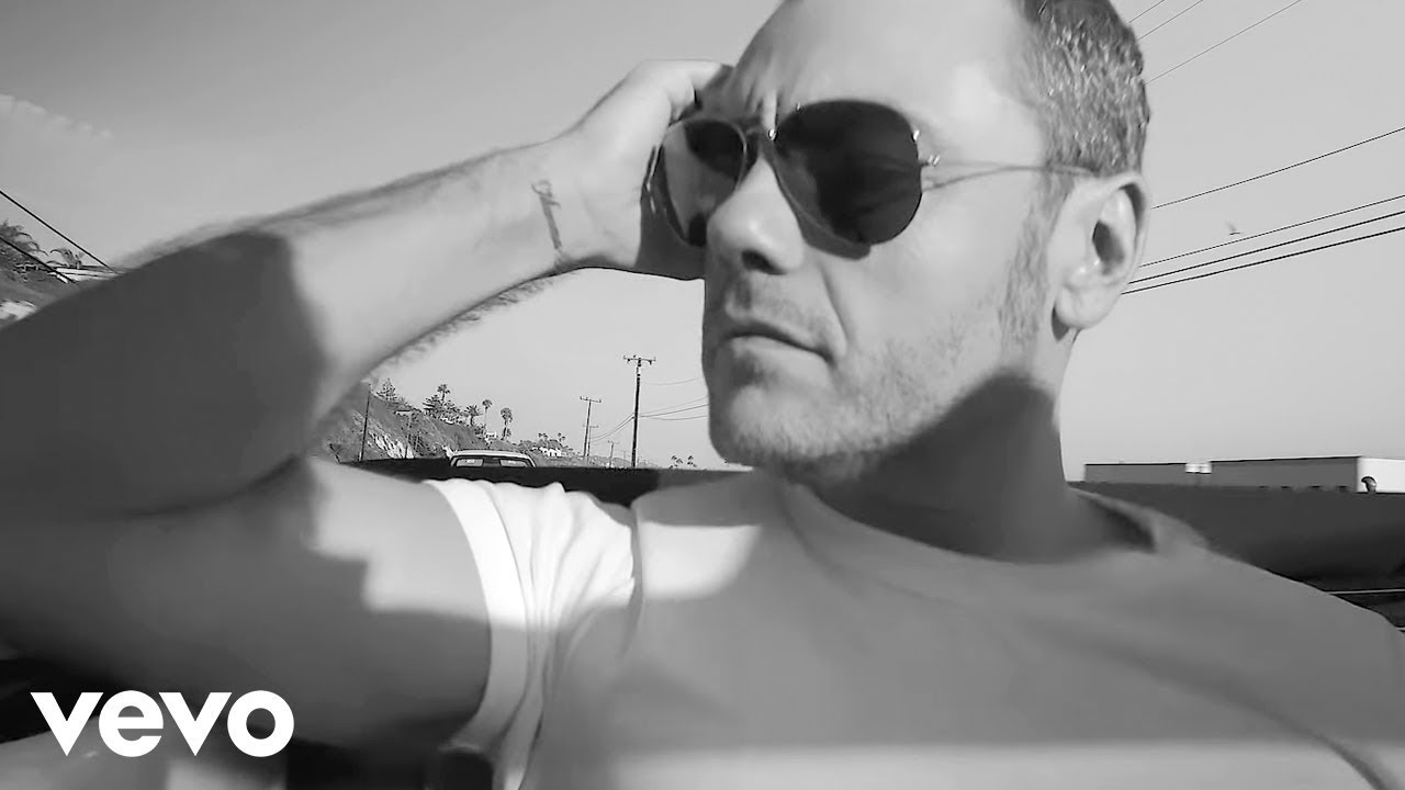 Tiziano Ferro Potremmo Ritornare Backstage On The Beach Video Youtube