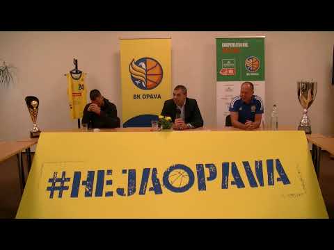 Tisková konference před