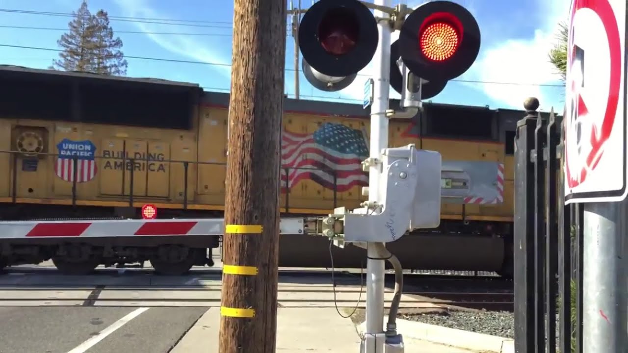 Union Pacific 8239 Intermodal Northbound, ZLCBR, Fruitridge Road, Sacramento CA