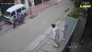 CCTV Footage | Thieves Caught Red Handed By The Owner While Stealing The Sideview Mirrors Of His Car