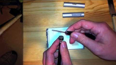 Opening the case of a Navman S90i GPS and Replacing the Battery