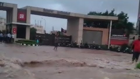 Flash Floods in @chitkarauniversity    Army came to rescue😳....|| Vlog #38 || AAYUSH FILTERED