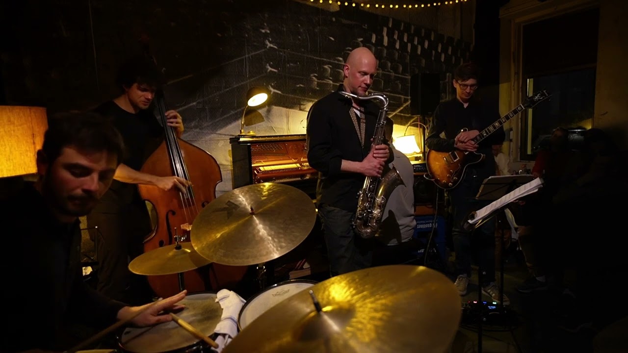 Tom Berkmann 'Torn'  - Live at Donau115