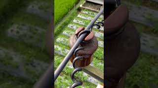 Pemasangan Protective Slep Pada Kawat Sutm Di Isolator Sebagai Tahanan Tambahan