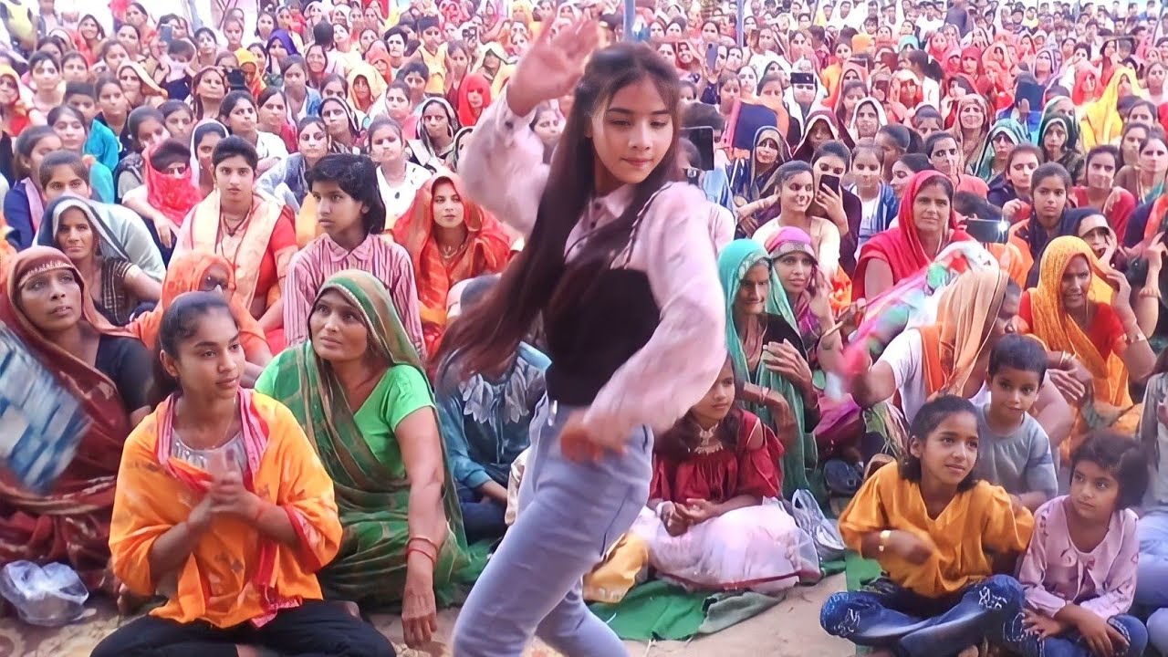//11 साल की बच्ची ने हिला दी पांडाल नाच् नाच् के हो गई #बायरल //पूनम शास्त्री जी