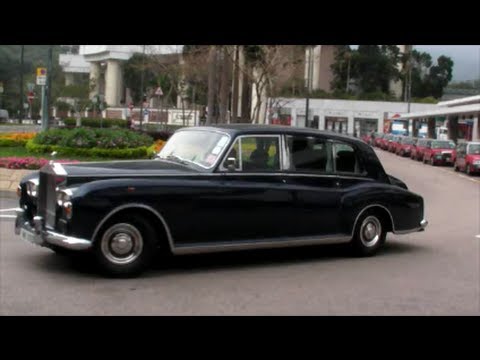 vintage-rolls-royce-phantom-1960s.-seen-on-the-road-in-hong-kong