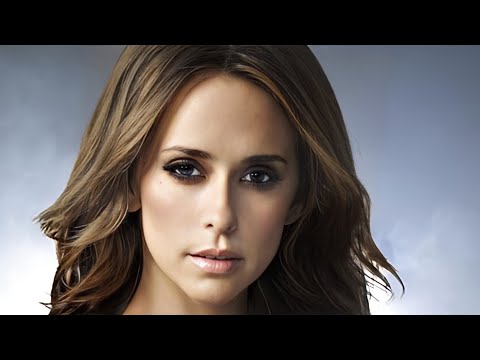 Jennifer Love Hewitt Shows off Her Amazing Bikini Body