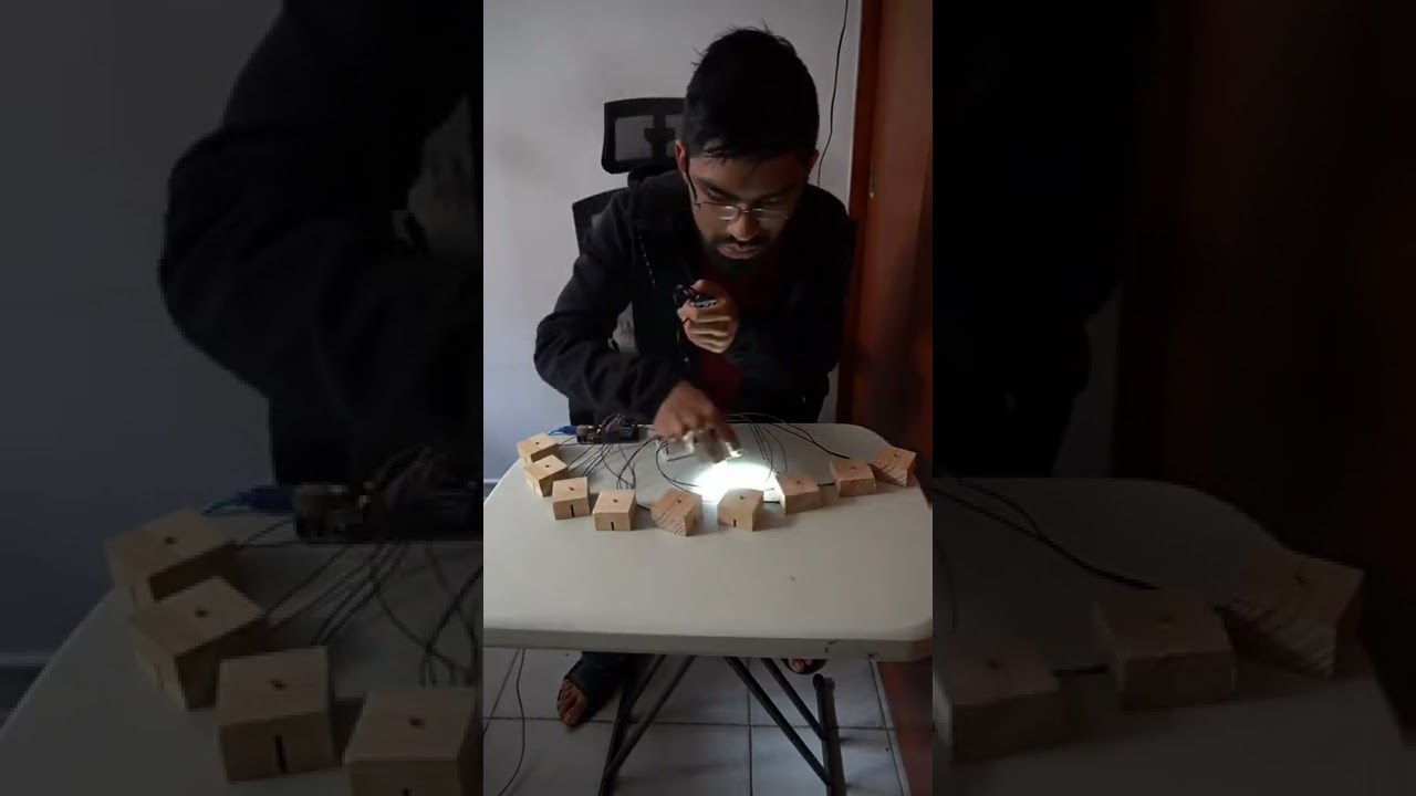 Guarda Creating Music using LDR's and Arduino. su YouTube Guarda Creating Music using LDR's and Arduino. su YouTube