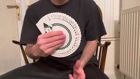 HOW TO CLOSE A FAN USING ONE HAND!