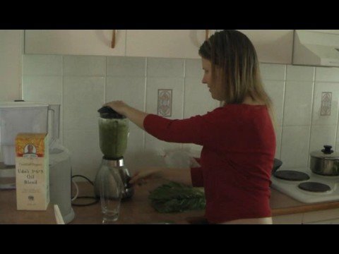 green-smoothie-challenge---banana-and-berry-recipe