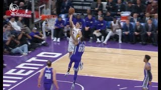 Lakers' Rookie Lonzo Ball Slams Home Alley-Oop vs. Kings