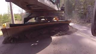 Blading a gravel road | John Deere 672GP