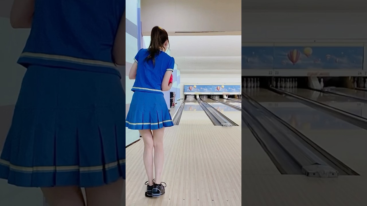 チアガールの全力ストライクポーズ!! #ボウリング #ボウリング女子 #bowling