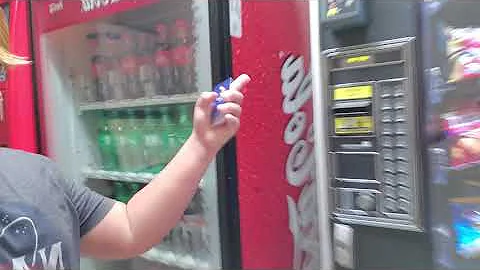 HOW TO GET FREE SNACKS OUT OF ANY VENDING MACHINE!!!