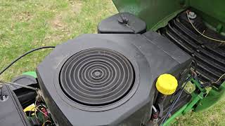 John Deere LT133 Lawn Tractor
