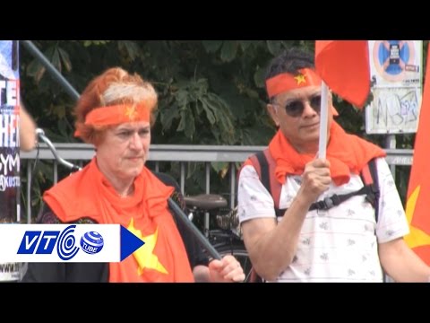Người Việt tại Đức kịch liệt phản đối Trung Quốc | VTC