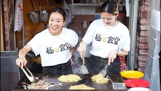 西成 ホルモン 焼きそば Powerful Women's Meat Fried Noodles - Japanese Street Food - Horumon Yakisoba 極食堂 by MOGUMOGU - Food Entertainment - モグモグ 214,080 views 9 months ago 15 minutes