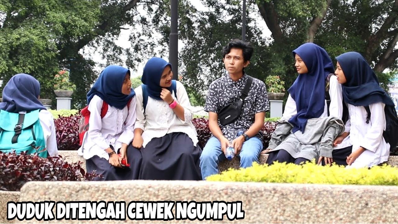 DUDUK DITENGAH CEWEK NGUMPUL - Part3