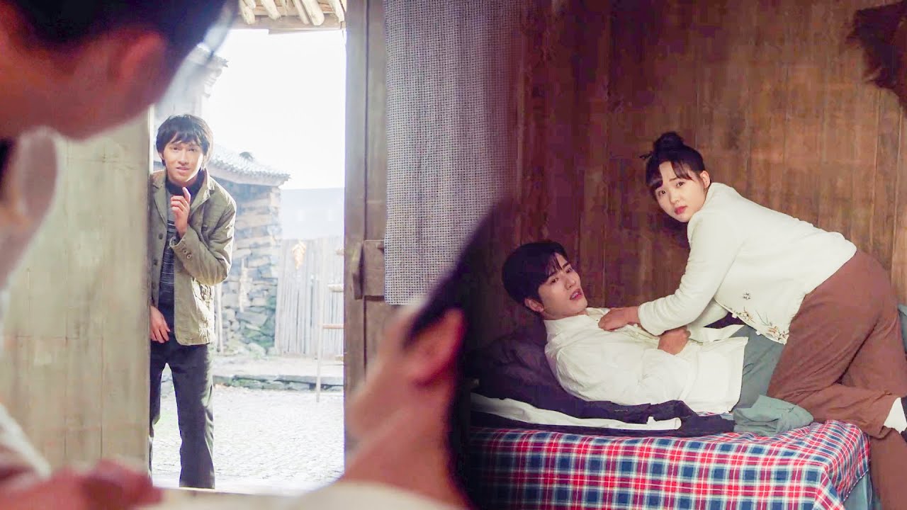 ซินเดอเรลล่าล้มทับซีอีโอ สัมผัสหน้าท้องของเขา—ชาวบ้านตกใจจับพวกเขาในการกระทำ