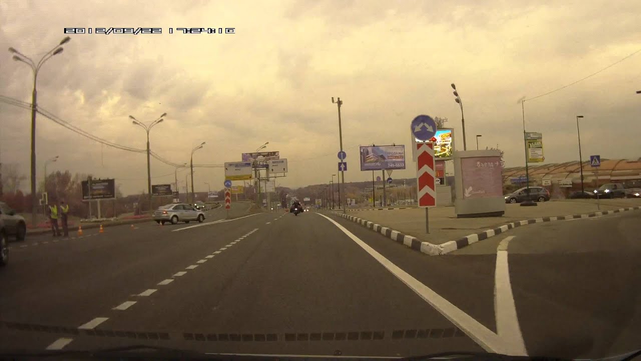 Перекрытие выезда автомобилю