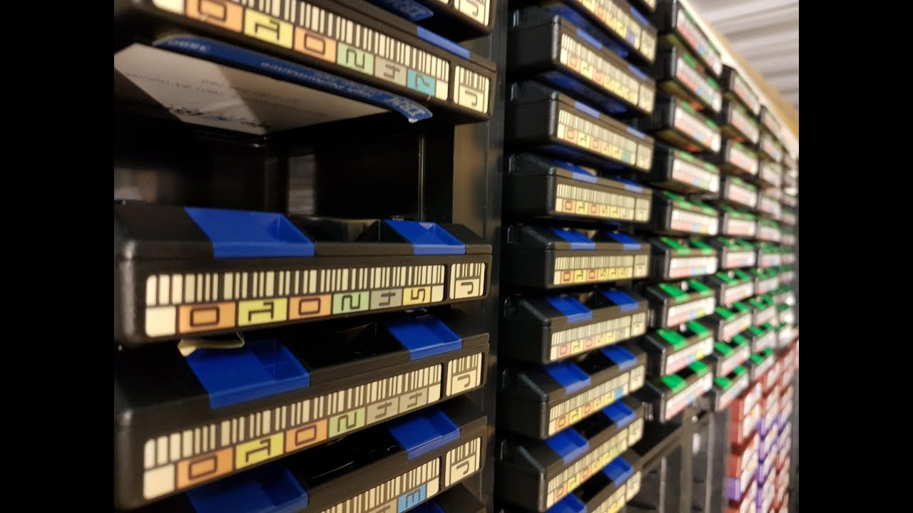 Vernietiging van tapes op locatie met de mobiele harddisk shredder