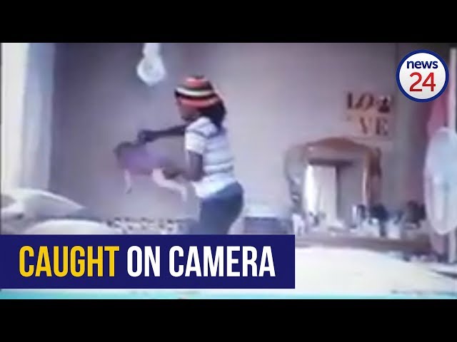 Scandale En Namibie La Nounou Filmee Alors Qu Elle Maltraite Le Bebe De 9 Mois Dont Elle S Occupait Video Scandale En Namibie La Nounou Filmee Alors Qu Elle Maltraite Le Bebe De 9 Mois Dont Elle S Occupait Video