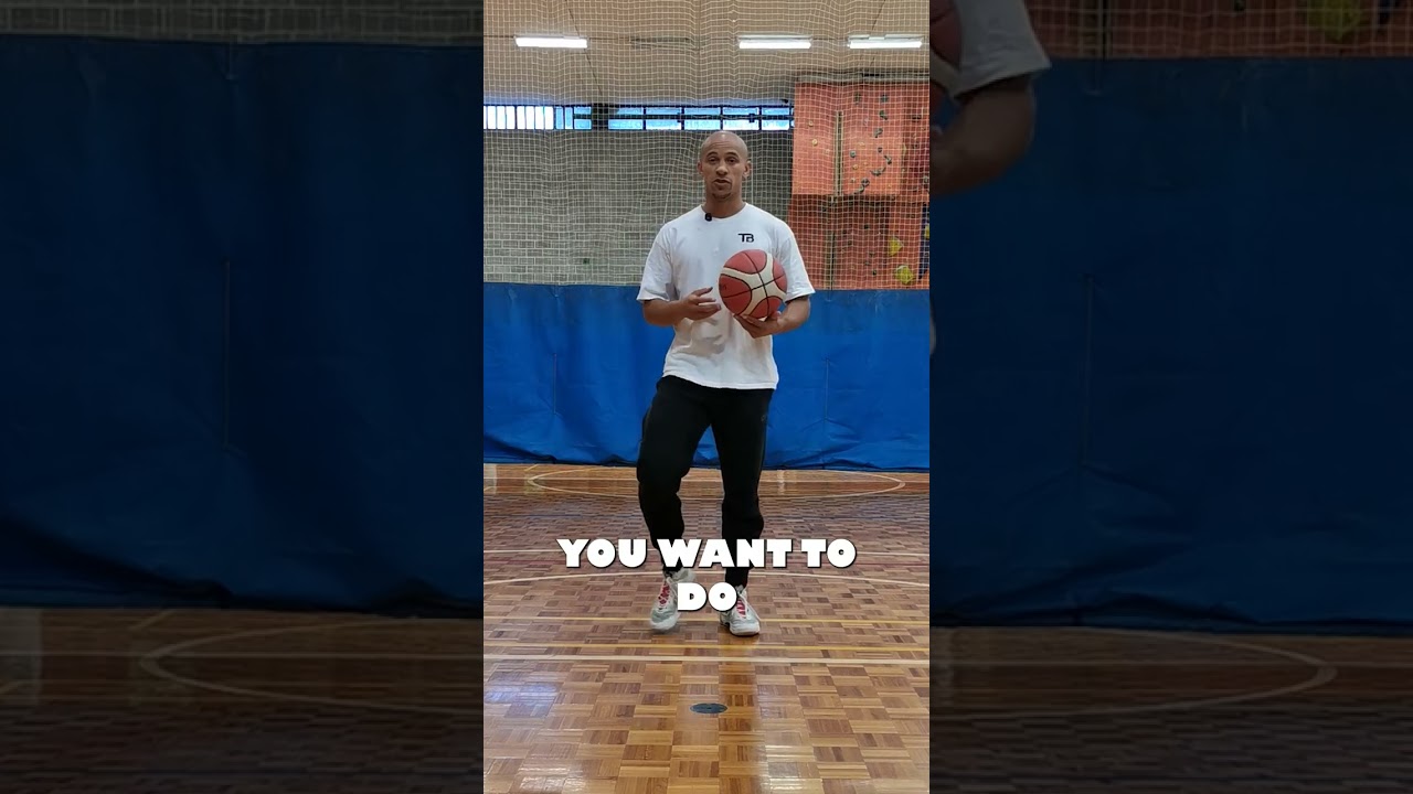 Three tips for an effective crossover. ⬇️⬇️

1. Dip the shoulder
2. Bring weak side hand into drivin