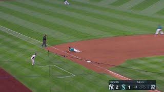 NYY@SEA: Seager makes a nice diving stop at third