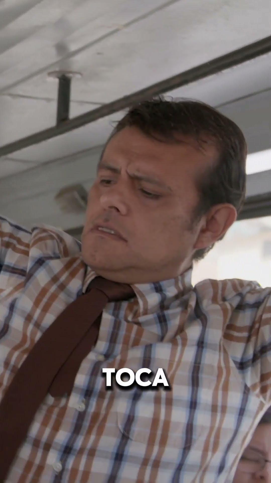 ?? Si no quieres que te empujen vete en taxi #LaRosadeGuadalupe