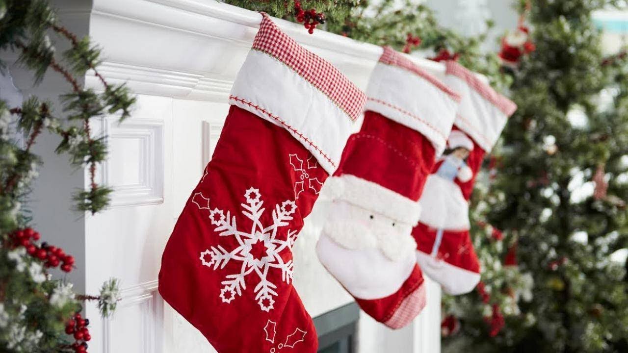 Trick For Hanging Christmas Decorations Without Damaging Your Walls | Rachael Ray Show