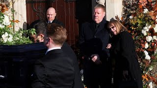 Celebrity (Sad to watch ) Liam Payne's Parents tear up after seeing their little son's coffin at his funeral! Profile