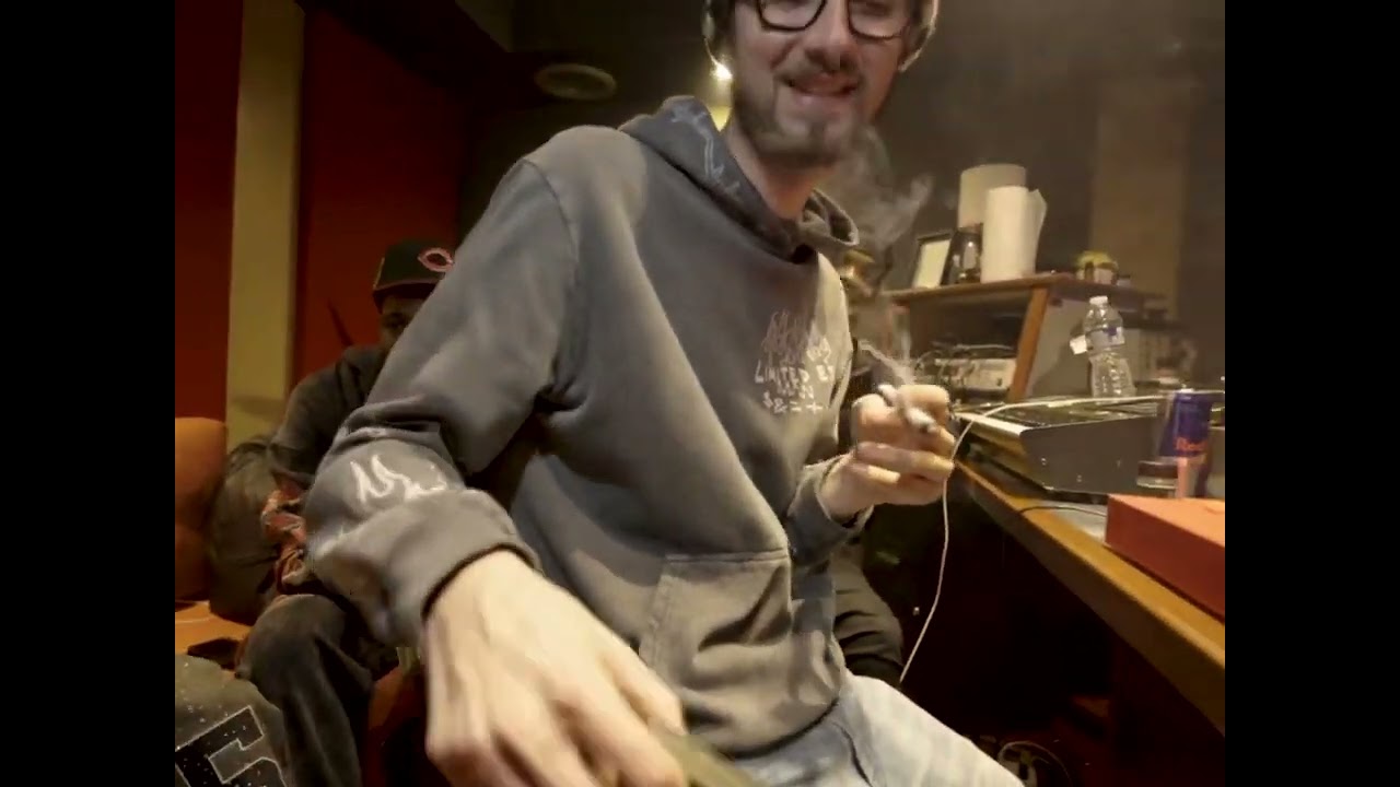 Selfmade Su giving away 100000 to his team 😳🤯