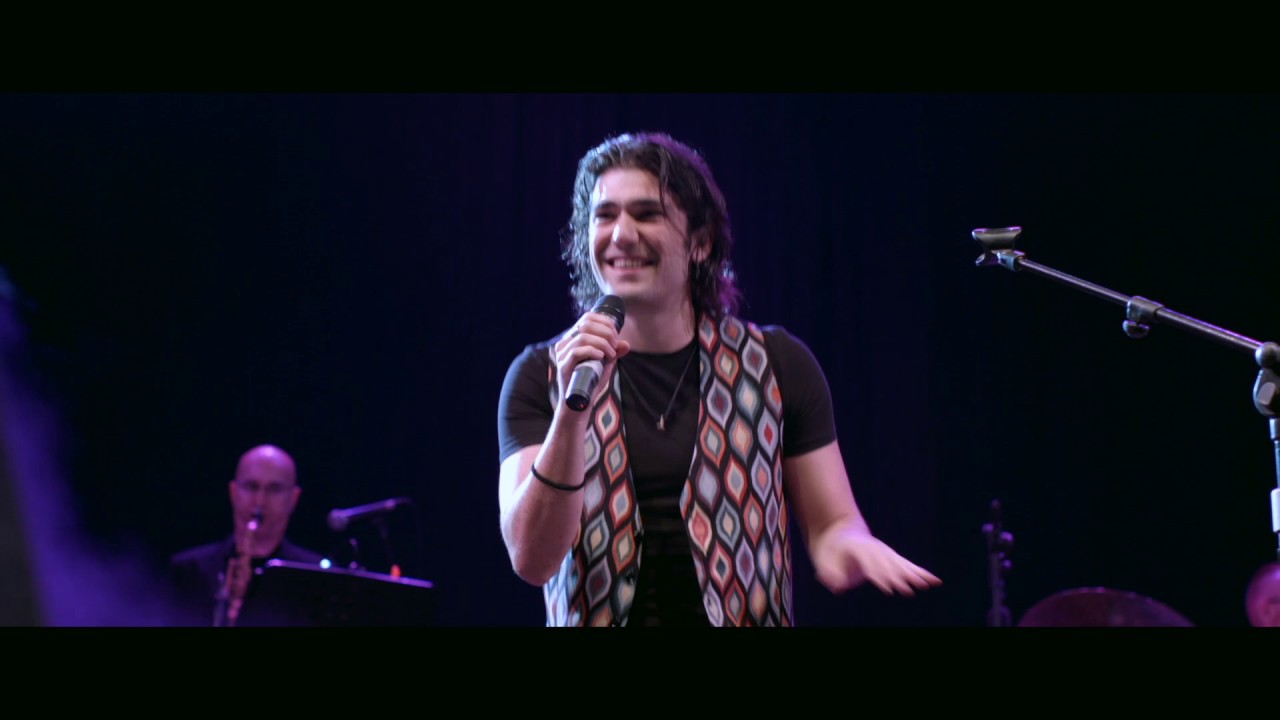 Adrián Salzedo -  Corazón en la Maleta, de Luis Fonsi