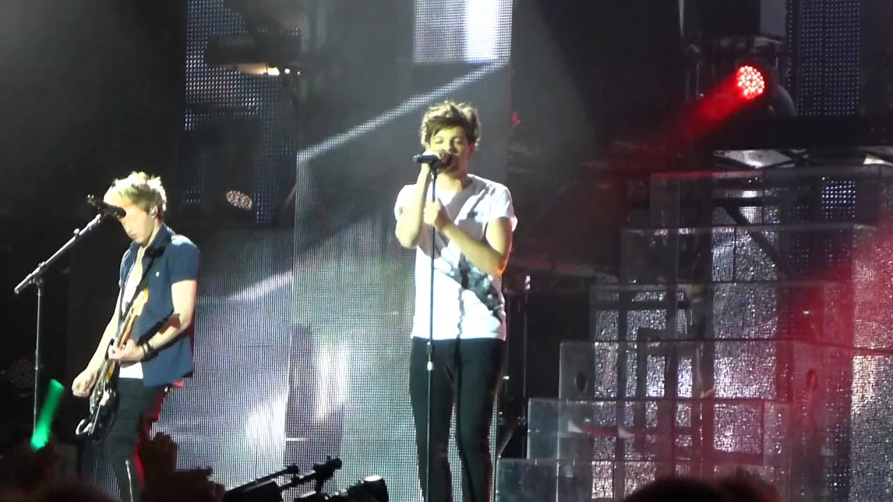 Harry Losing his mic - Rock me 12.05.13 Hamburg