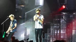 Download Lagu Harry Losing his mic - Rock me 12.05.13 Hamburg MP3