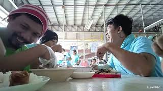 masayang kaibigan at mapag bigay