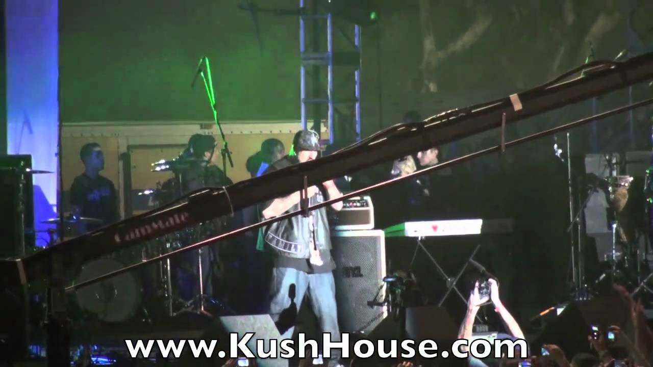 B-Real of Cypress Hill Smokes 2 ounce Joint @ SmokeOut