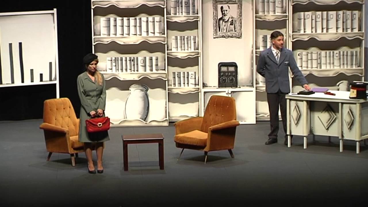 Teatro: LOS ARBOLES MUEREN DE PIE - YouTube