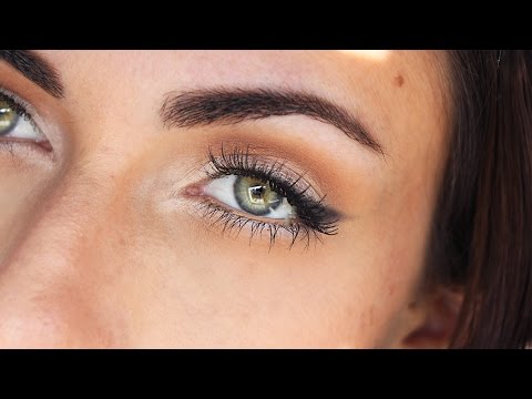 How To: Make The Whites Of Your Eyes Look Whiter | MakeupAndArtFreak