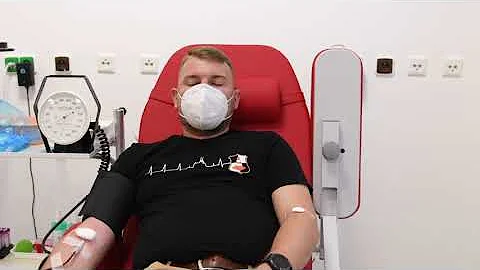 Může být červená krev krve během menstruace?