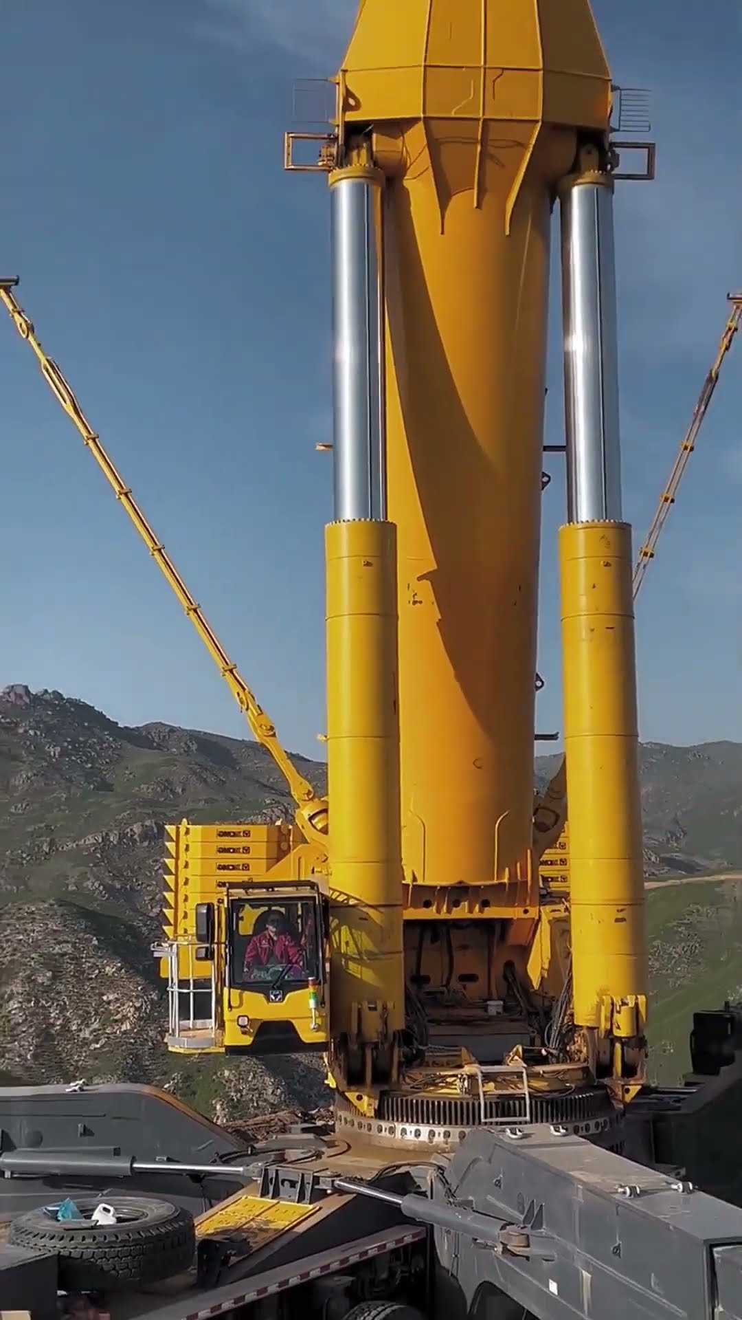 Crane large variable amplitude cylinder- Good tools and machinery make work easy