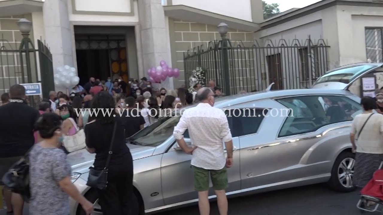 Investita e uccisa in piazza Carlo III, l'ultimo saluto a Maya