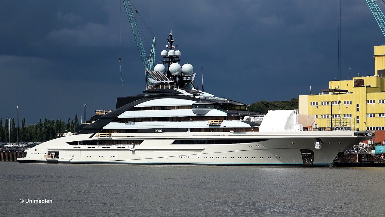 lurssen yachts under construction