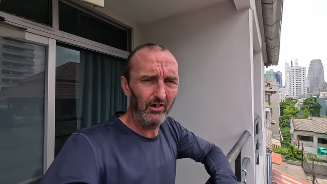 Budget Hotels Review Near Nana Plaza, Sukhumvit Bangkok.